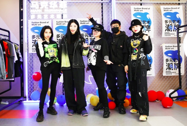 馬克華菲品牌高管空降直播間.jpg 馬克華菲品牌高管空降直播間.jpg