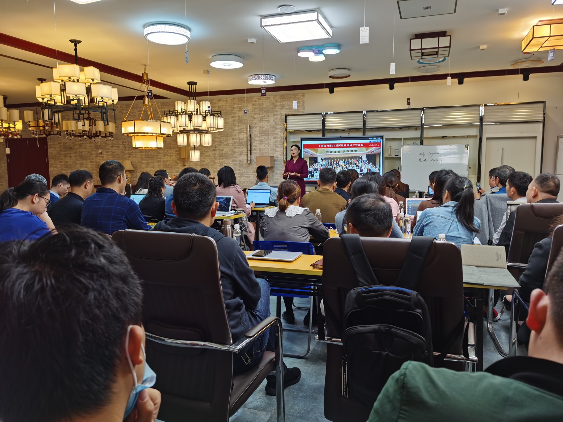 多米咨詢羅曉琴老師走進(jìn)蘇州分享互聯(lián)網(wǎng)布局