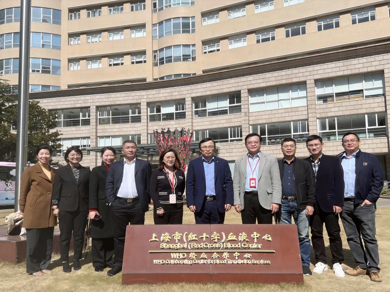 廣州血液中心合影(1).jpg